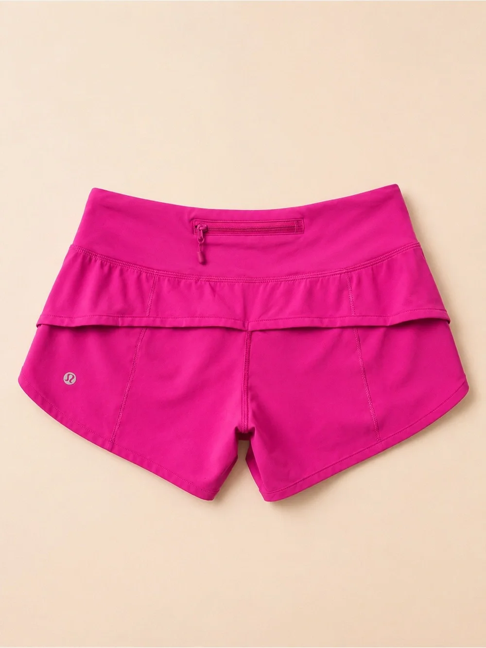 lululemon athletica Bright hotty hot Shorts, great condition like new ✨✨✨